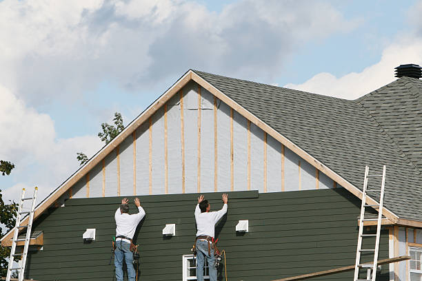 Professional Siding Installation technician working in Magnolia, TX